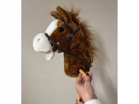 BEMI HOBBY HORSE KOŃ PLUSZOWY NA KIJU DŹWIĘKI RUCHOMY PYSK CIEMNY BRĄZ