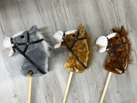 BEMI HOBBY HORSE KOŃ PLUSZOWY NA KIJU DŹWIĘKI RUCHOMY PYSK CIEMNY BRĄZ