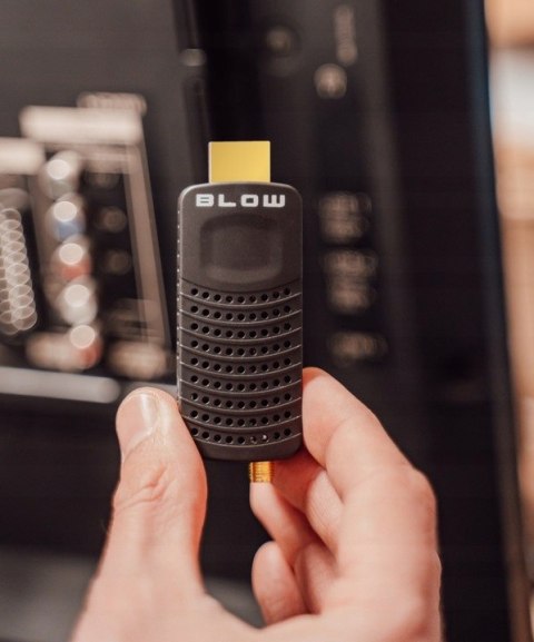 DEKODER TUNER TV DVB-T2 HEVC H.265 FULL HD MINI STICK PILOT BATERIE ZESTAW