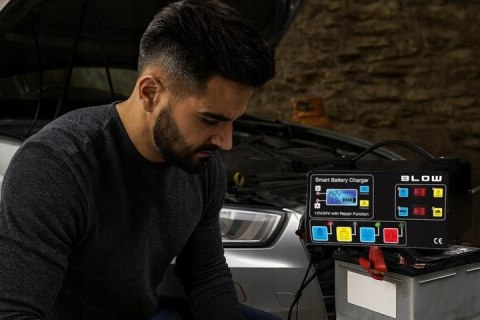 PROSTOWNIK SAMOCHODOWY AUTOMATYCZNY Z FUNKCJĄ NAPRAWY AKUMULATORÓW 12V 24V